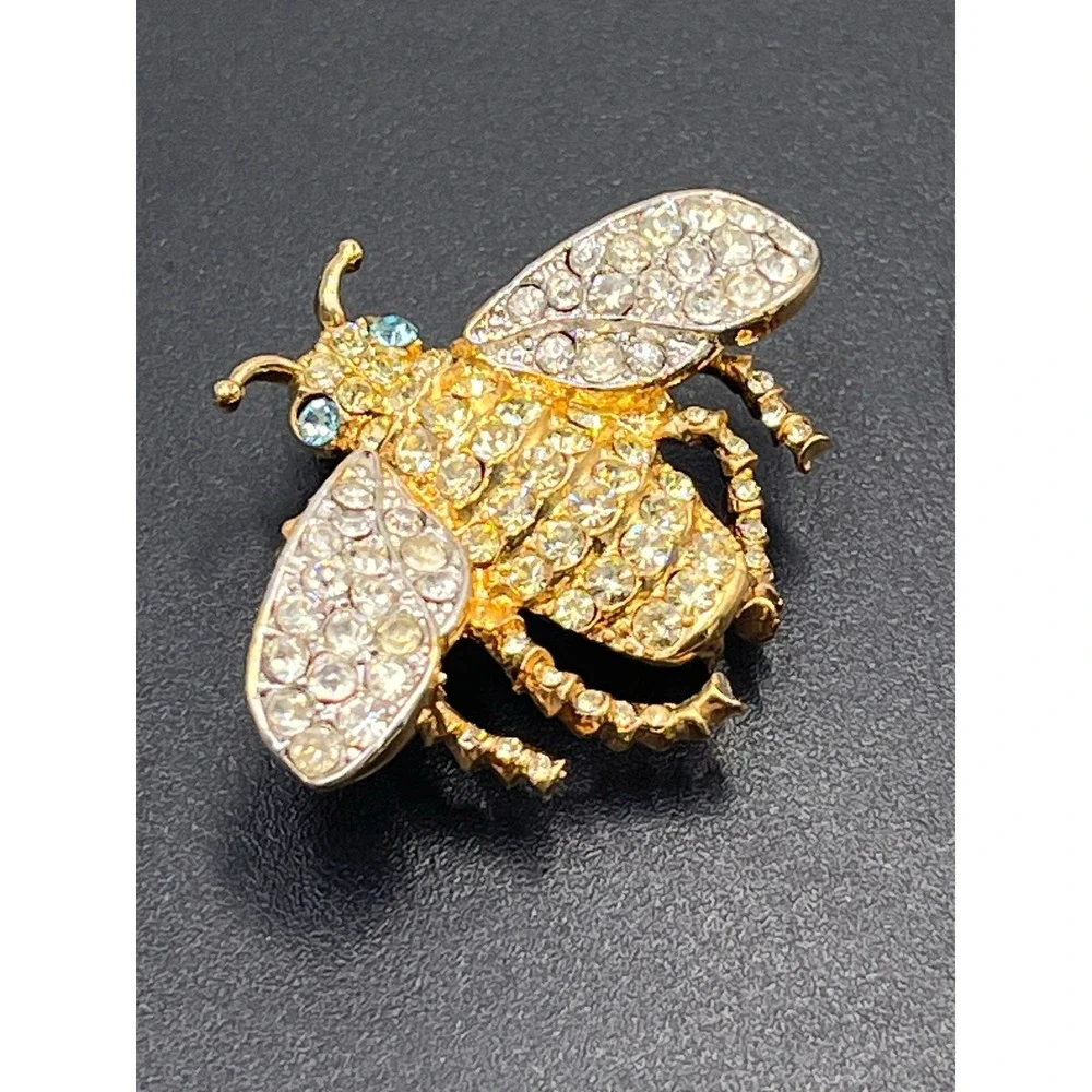 Kenneth Jay Lane KJL Signed Gold Tone Rhinestone Queen‎ Bee Blue Eyes Brooch Pin